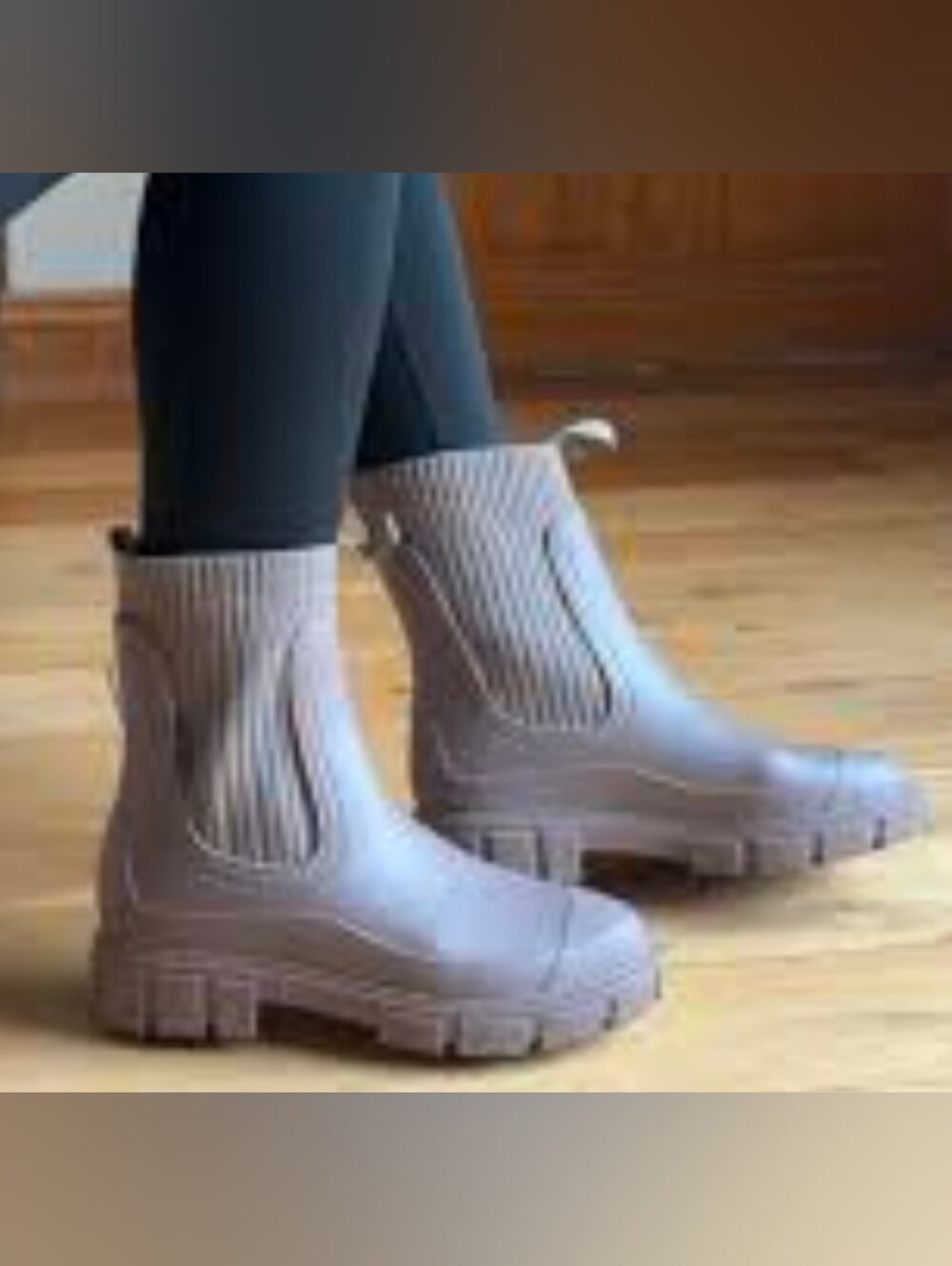 NEW TikTok-featured Chelsea Rain Boots